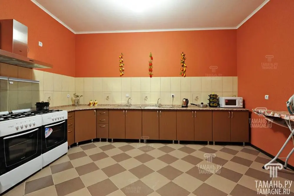 Голубицкая: Izumrud Hotel