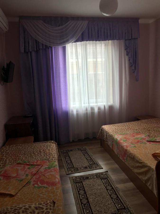 Голубицкая: Izumrud Hotel