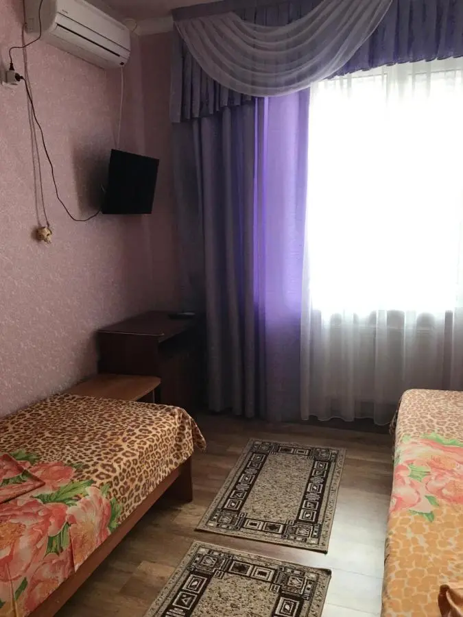 Голубицкая: Izumrud Hotel