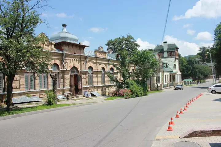 Кисловодск: Ул. Володарского 4