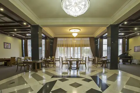 Отель Ani Central Inn — фото 1