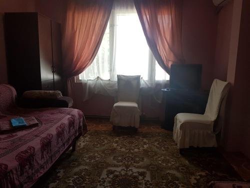 Зестафони: At Rezo's Inn