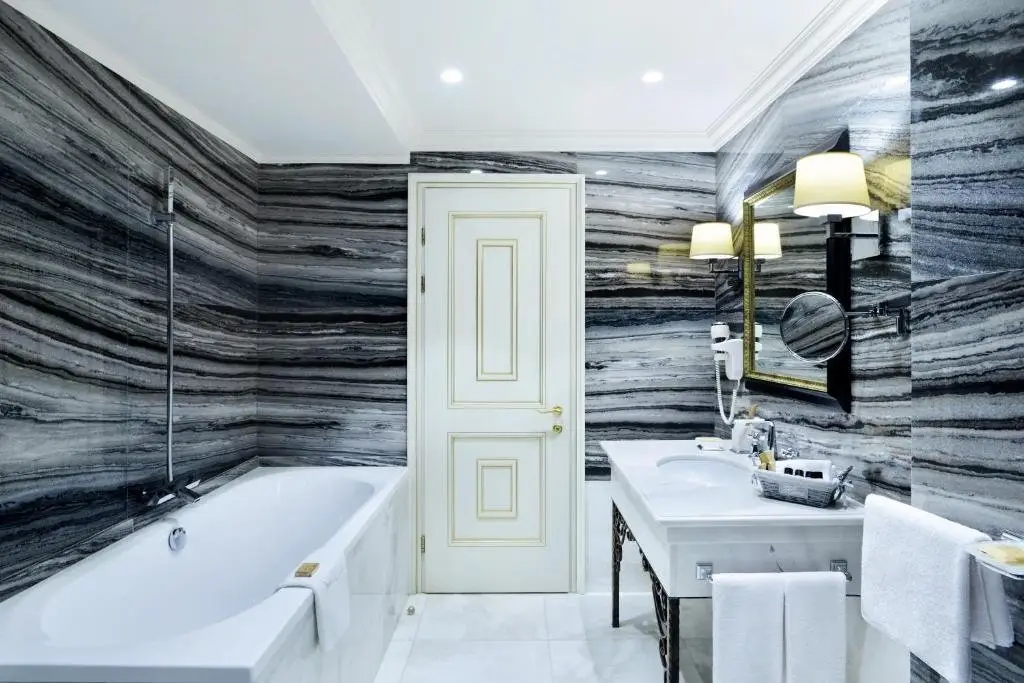 Тбилиси: Hotel Ambassadori Tbilisi Hotel Mimino