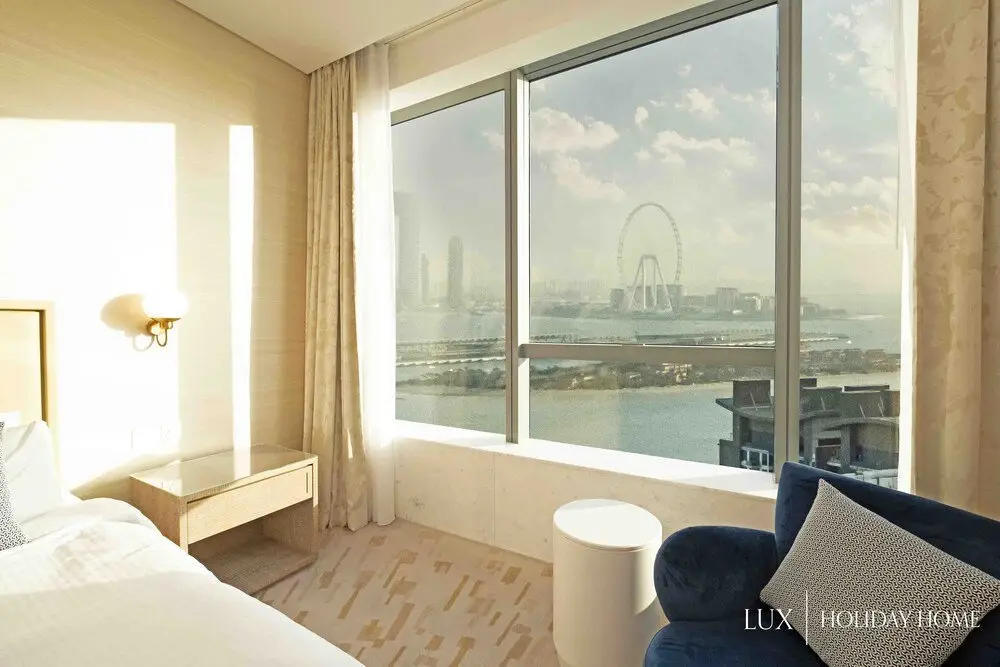 LUX Iconic Views at Palm Tower Suite 1 — фото 1
