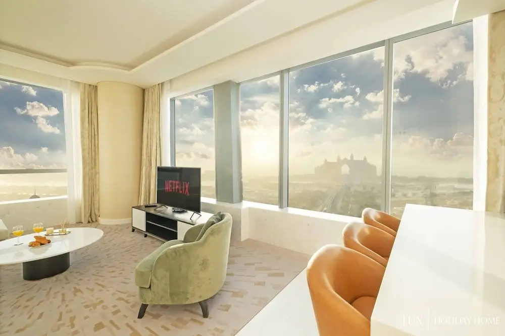 Дубай: LUX Iconic Views at Palm Tower Suite 3