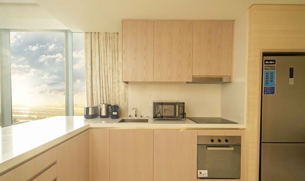 LUX Iconic Views at Palm Tower Suite 3 — фото 1