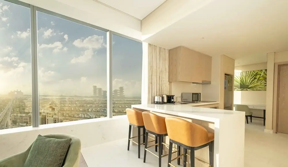 Дубай: LUX Iconic Views at Palm Tower Suite 3