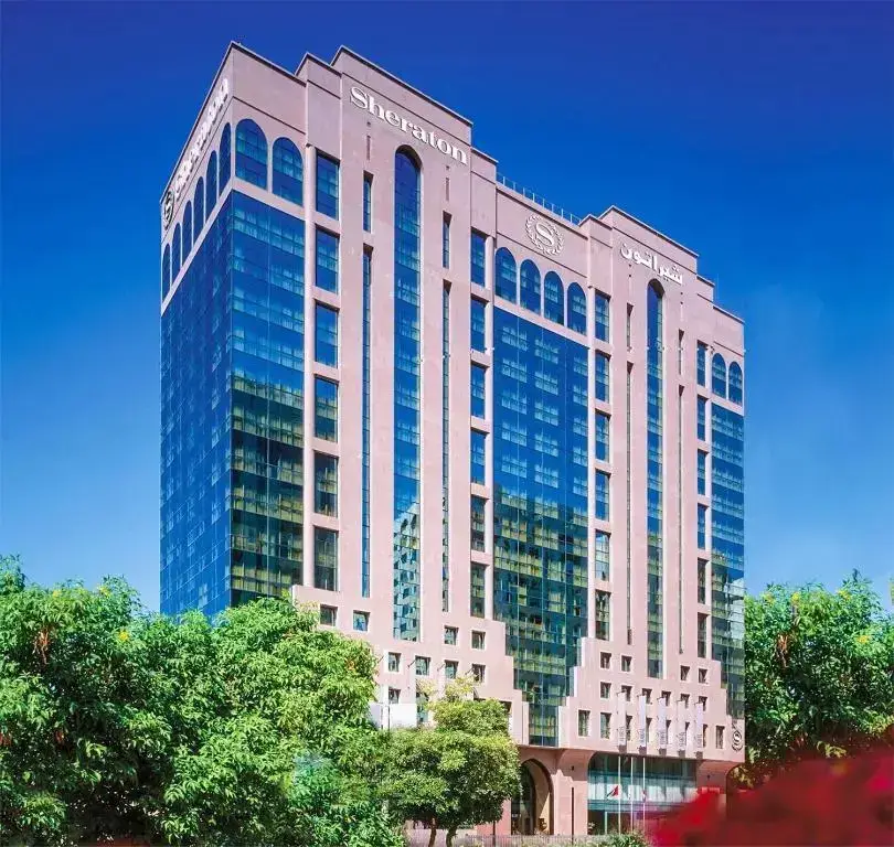 Абу-Даби: Отель Sheraton Khalidiya