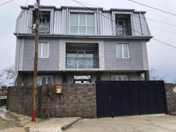 Зугдиди: Guest House at Bagrationi Street