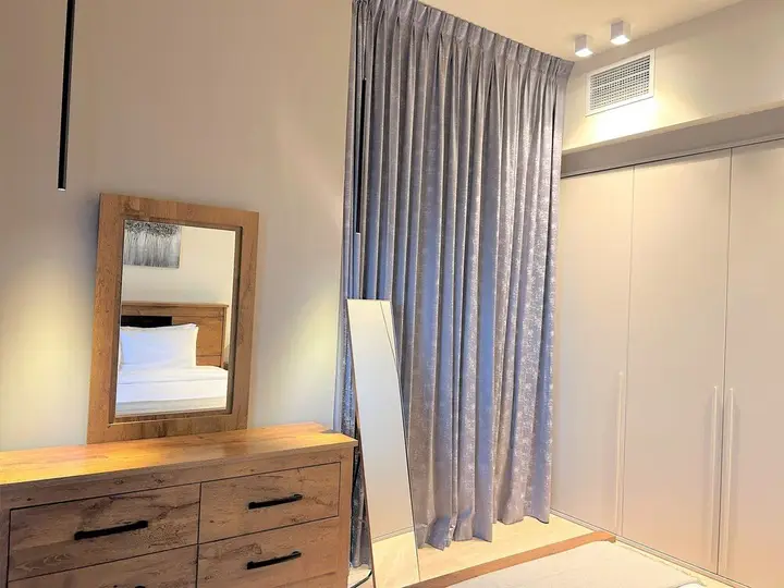 Дубай: Stunning Stay Park View JVC -1bed With Balcony