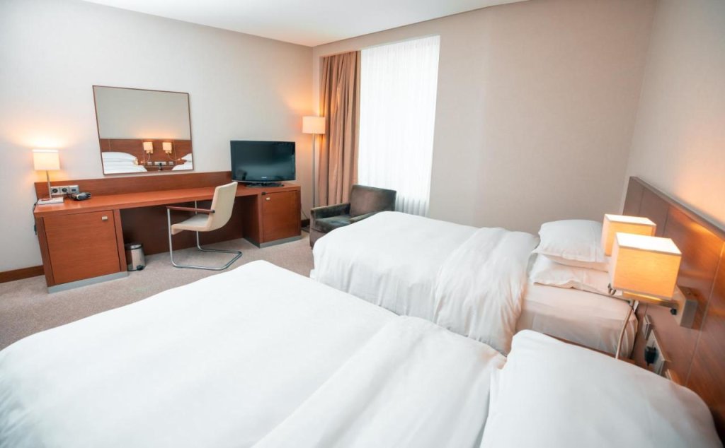 Баку: Fly Inn Baku