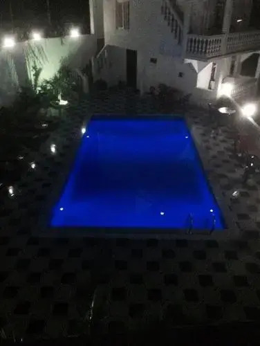 Гонио: Hotel zura