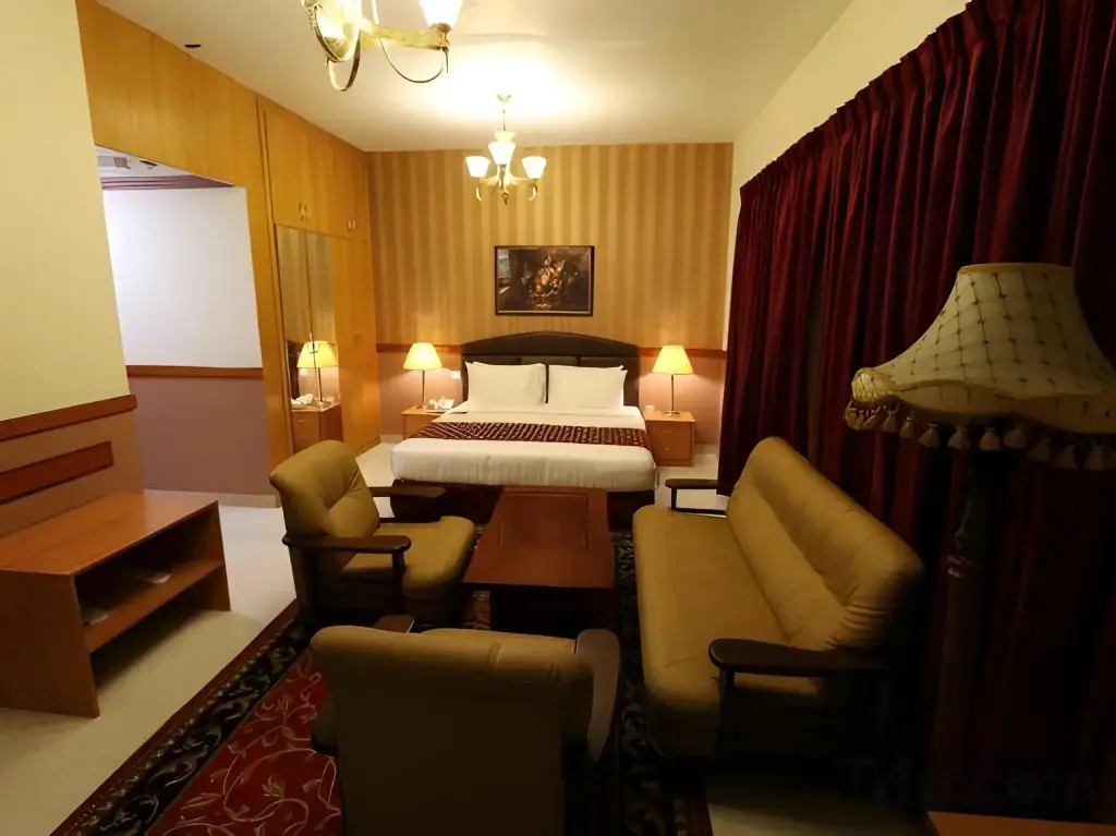 Дубай: California Hotel