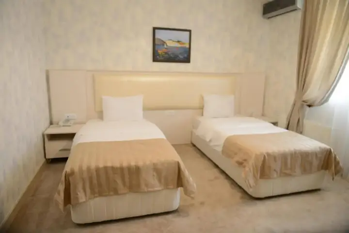 Вандам: Qebele Yeddı Gozel Hotel