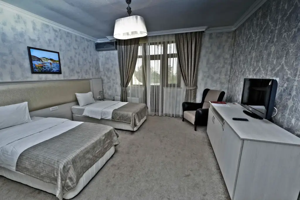 Вандам: Qebele Yeddı Gozel Hotel