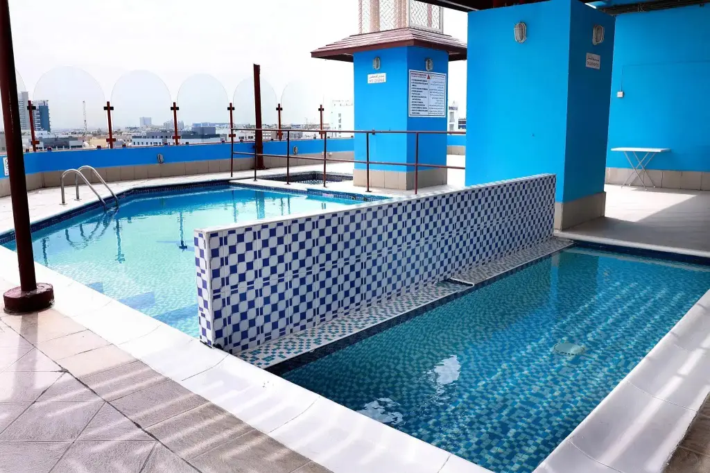 Дубай: Dolphin Hotel Apartments