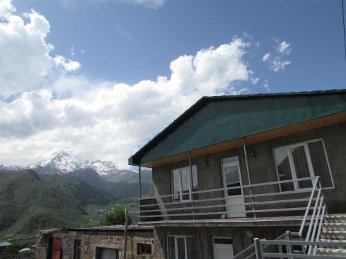 Степанцминда: Kera Guest House