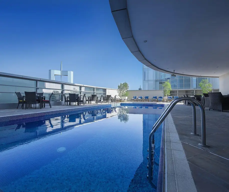 Дубай: Emirates Grand Hotel