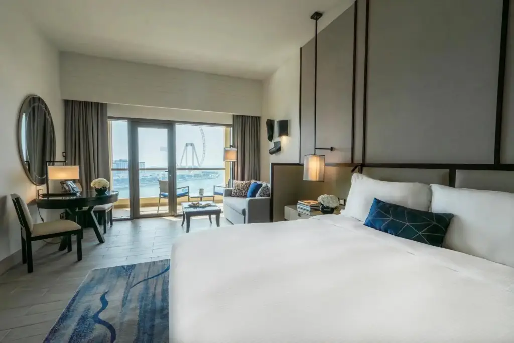 Дубай: Amwaj Rotana, Jumeirah Beach