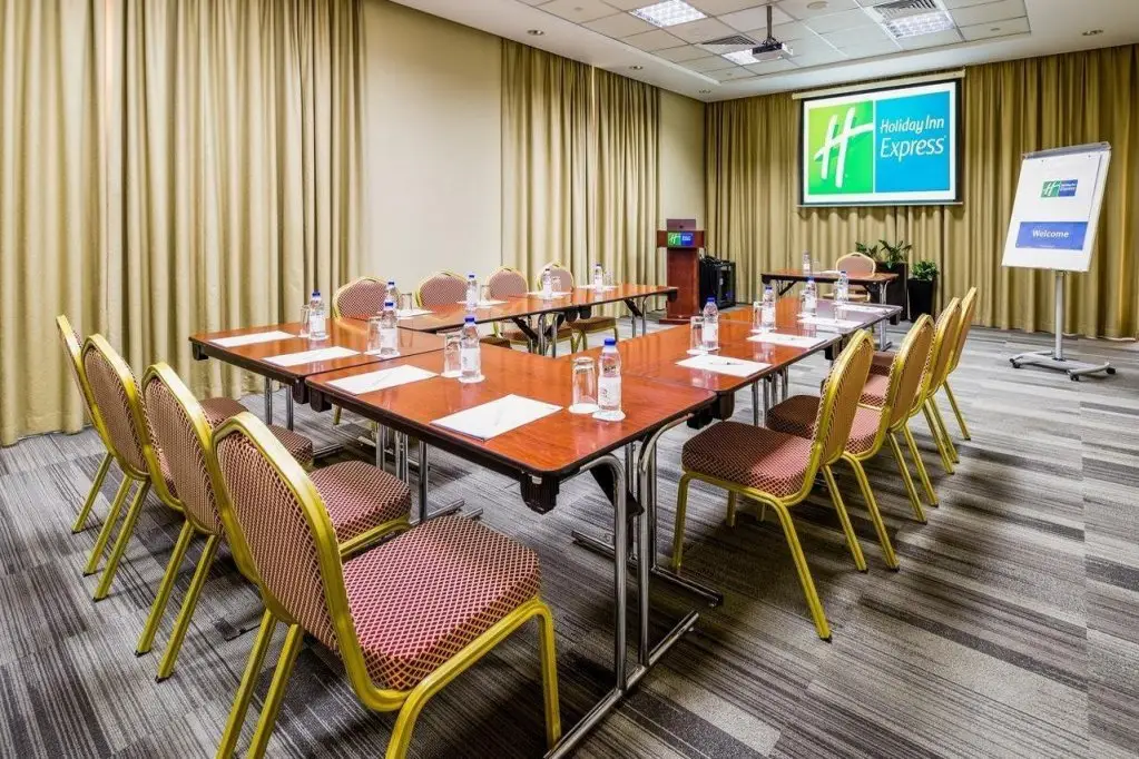 Дубай: Holiday Inn Express Dubai Jumeirah an IHG Hotel