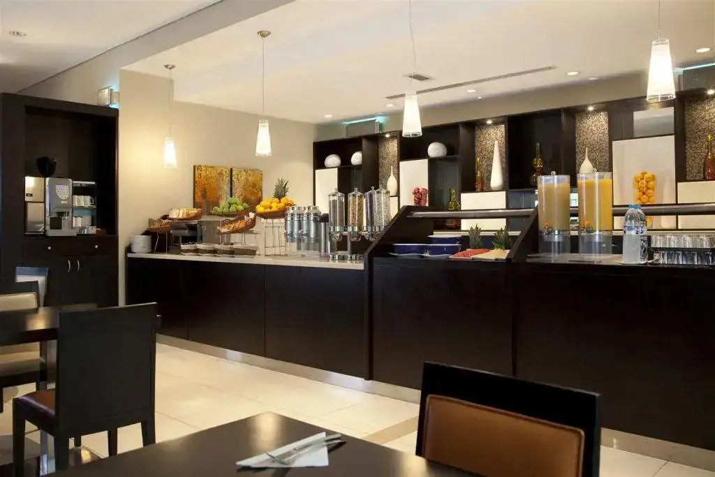 Дубай: Holiday Inn Express Dubai Jumeirah an IHG Hotel