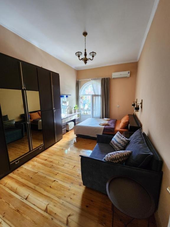 Тбилиси: Apartment at Baratashvili 10