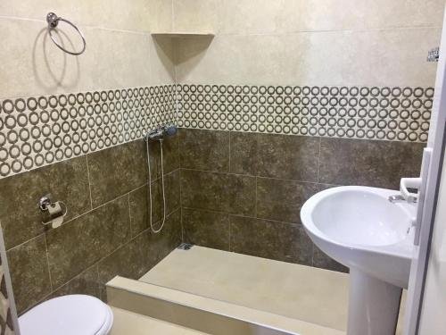 Батуми: 15 Kviparosi Guest House