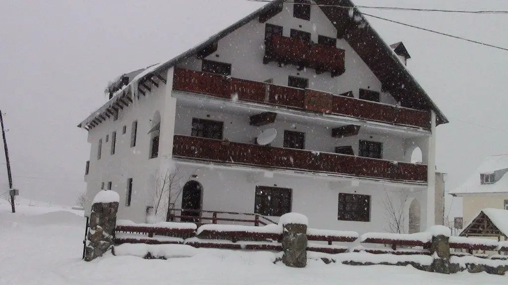 Бакуриани: White House Hotel