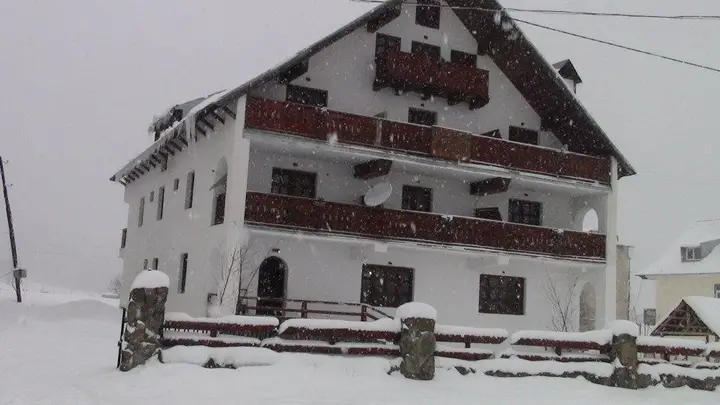 Бакуриани: White House Hotel