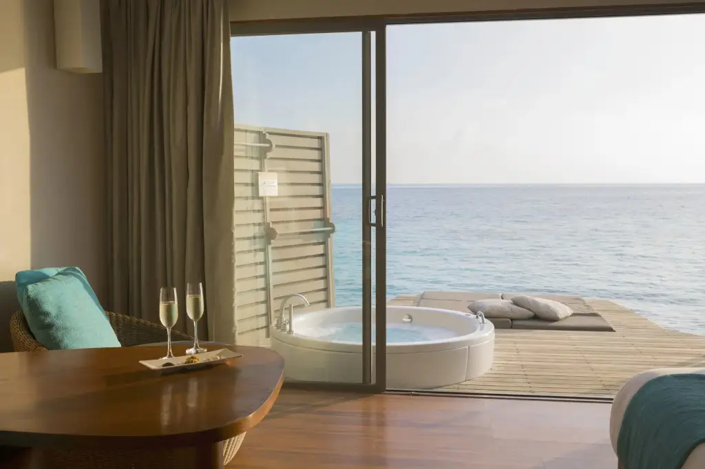 Северный атолл Мале: Centara Ras Fushi Resort & Spa Maldives