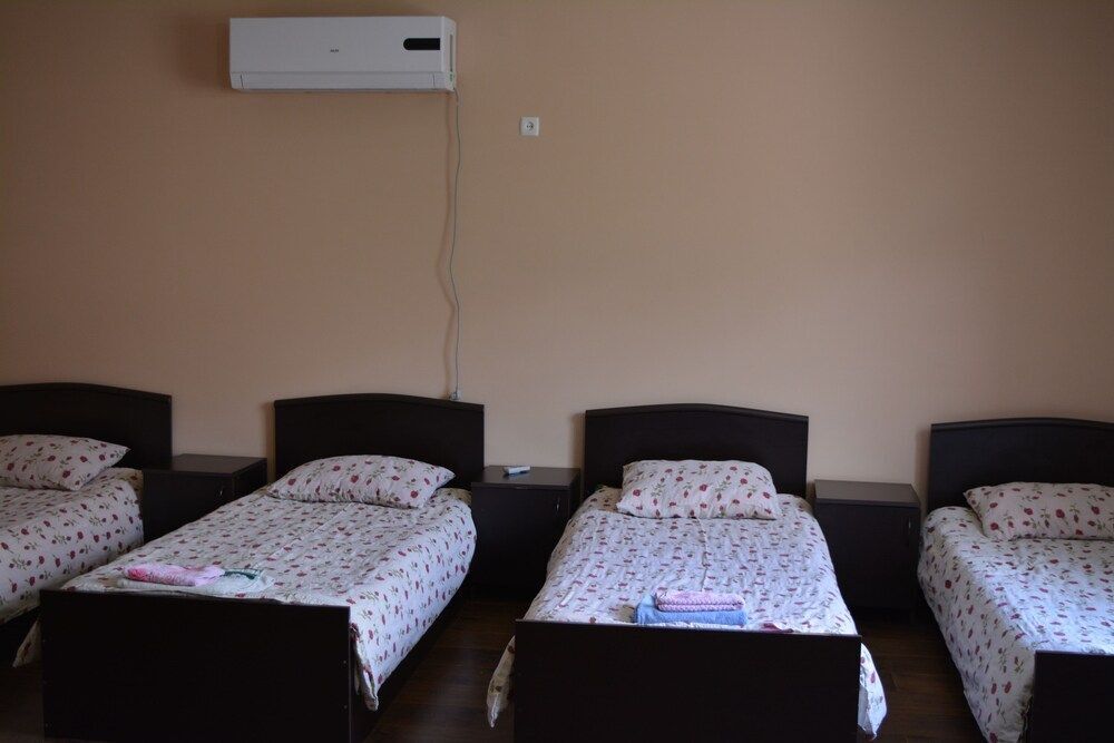 Кварели: Hotel In The Middle of City