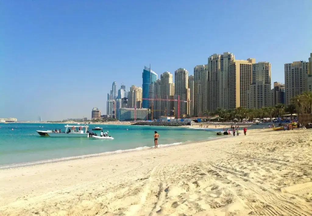 Дубай: Flora Al Barsha Hotel at the Mall