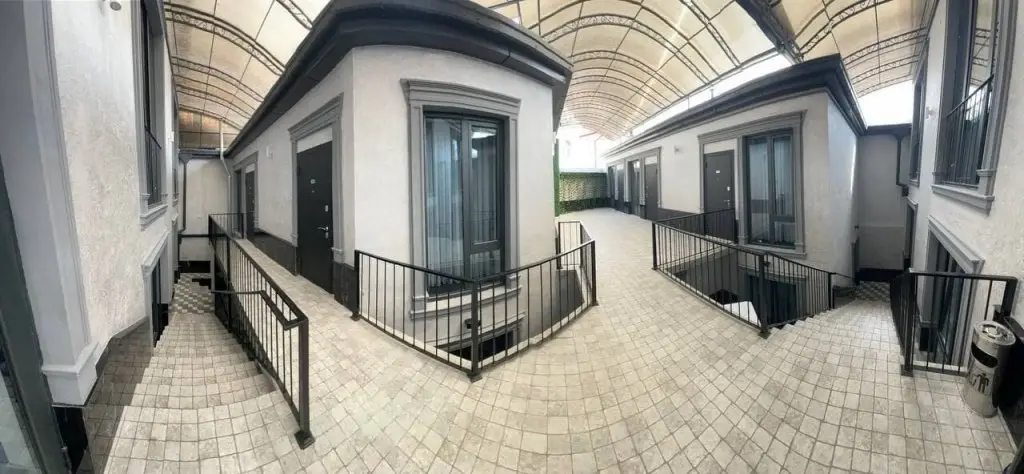 Ташкент: Hotel Apple