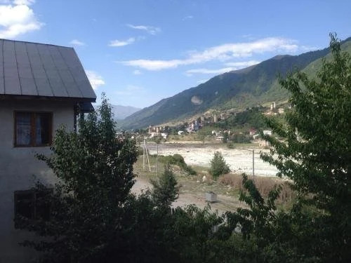 Местиа: Ruso and Robi guesthouse