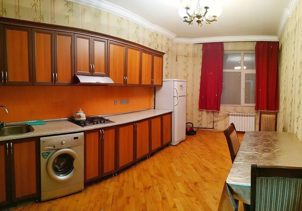 Баку: Туристические апартаменты в Баку, B015