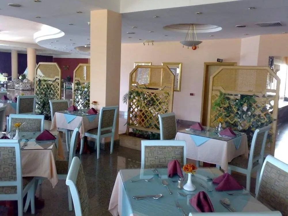 Рас-Сидр: Royal Beach Resort