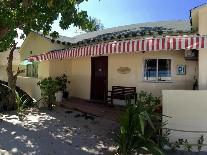 Атолл Фелидху: Luau Beach Inn