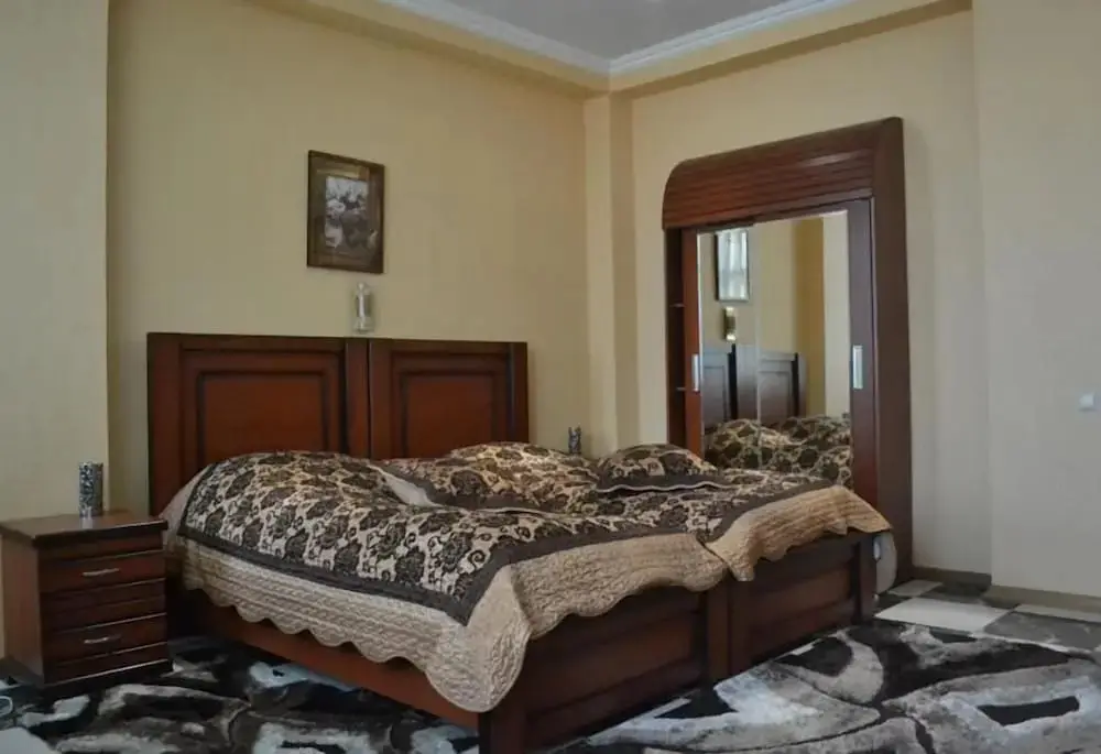 Тбилиси: Hotel Iceberg