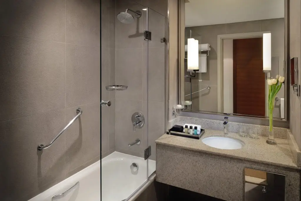 Дубай: Mövenpick Hotel & Apartments Bur Dubai