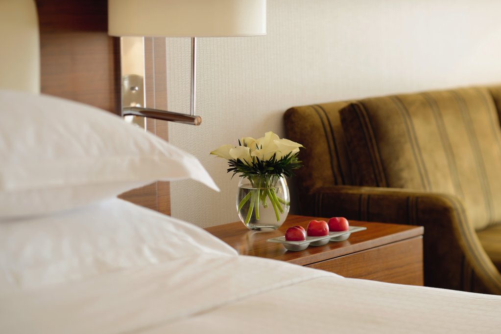 Дубай: Mövenpick Hotel & Apartments Bur Dubai