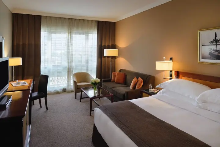 Дубай: Mövenpick Hotel & Apartments Bur Dubai