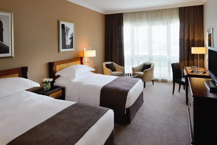 Дубай: Mövenpick Hotel & Apartments Bur Dubai