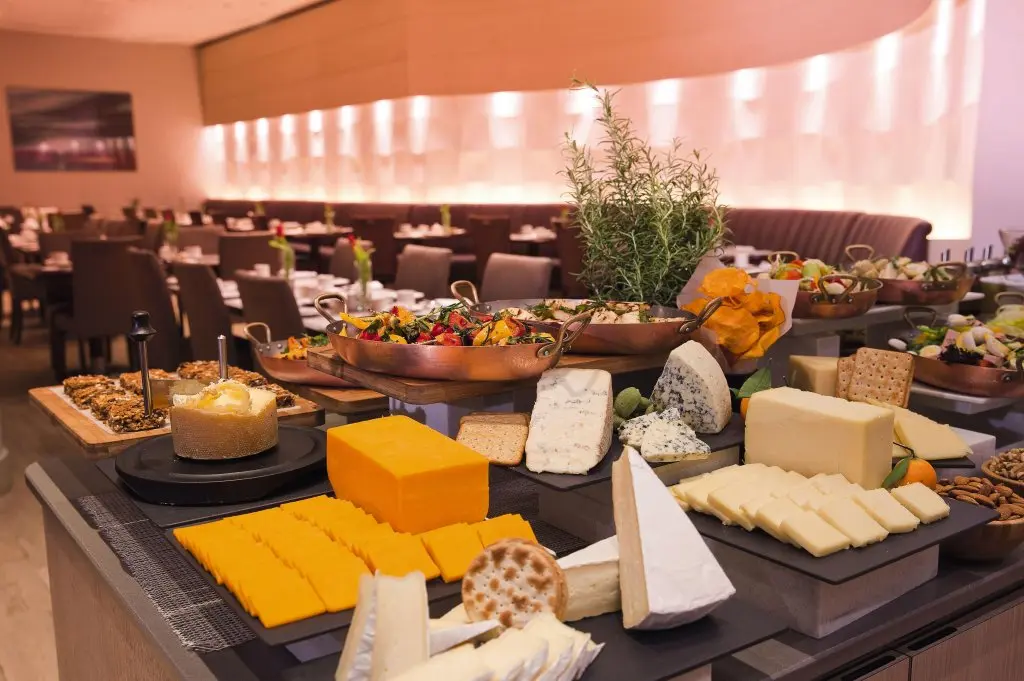 Дубай: Mövenpick Hotel & Apartments Bur Dubai