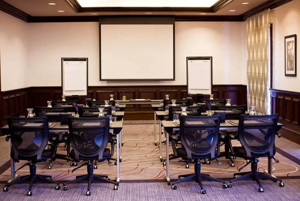 Дубай: Mövenpick Hotel & Apartments Bur Dubai