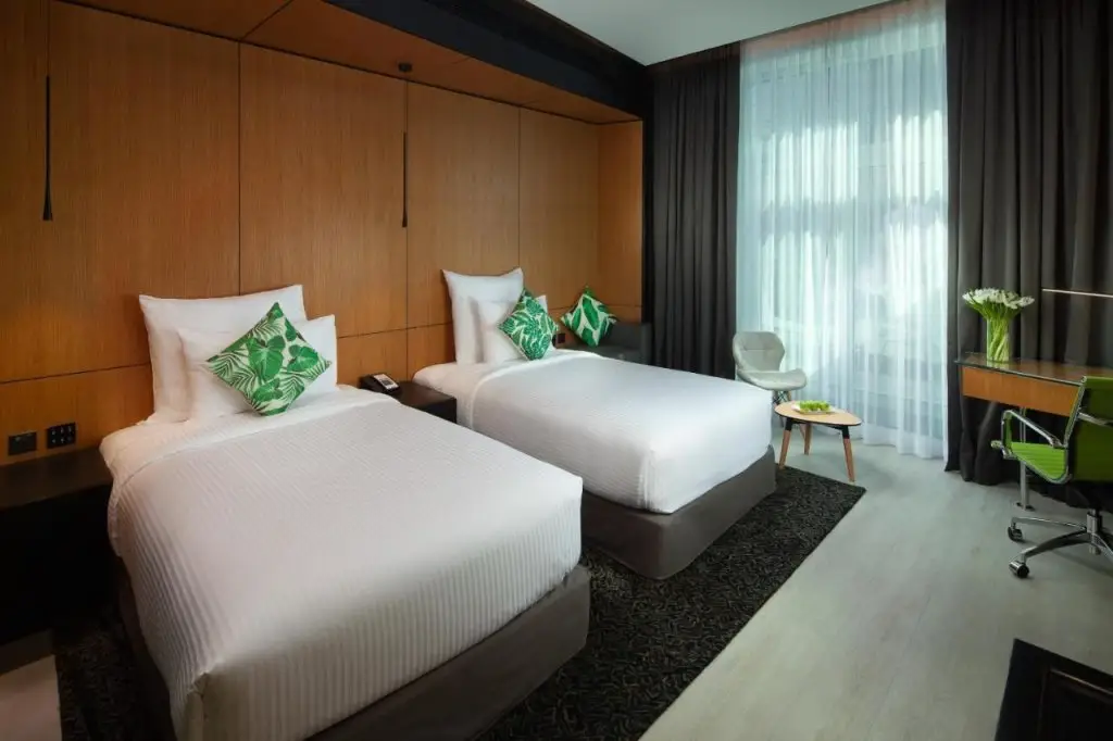 Дубай: Al Khoory Sky Garden Hotel