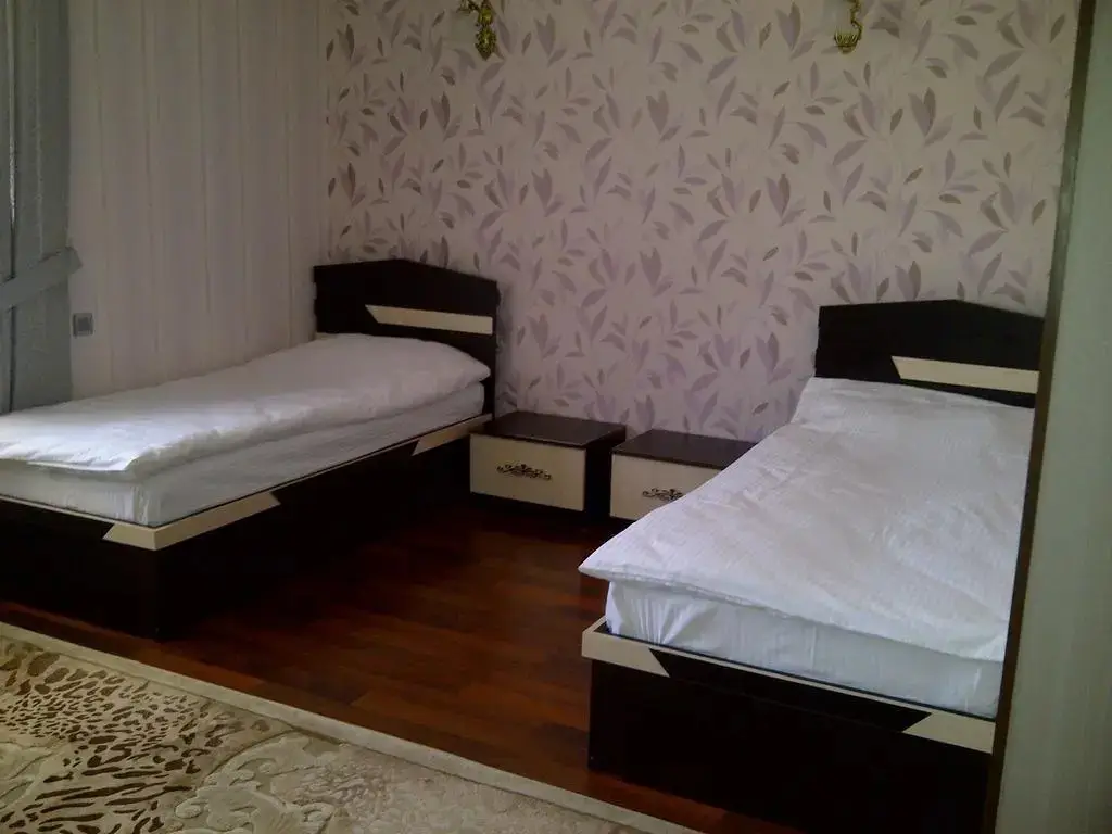 Шеки: Hotel Service