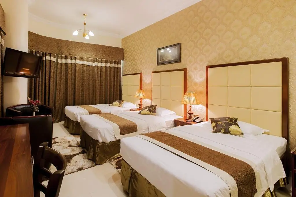Дубай: SkyLight Hotel