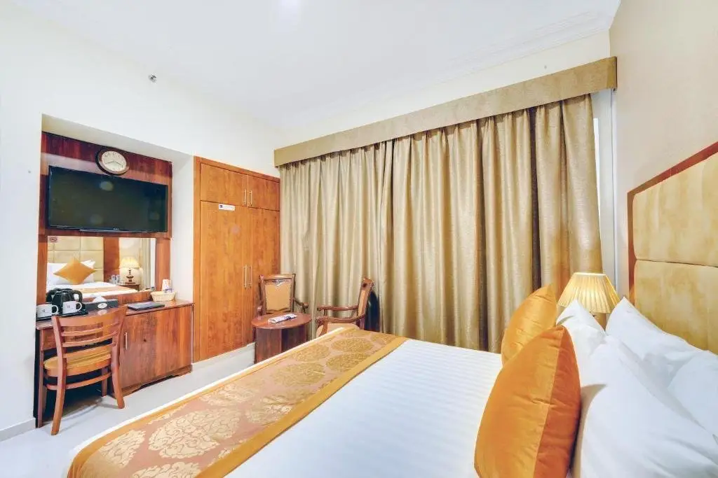 Дубай: SkyLight Hotel