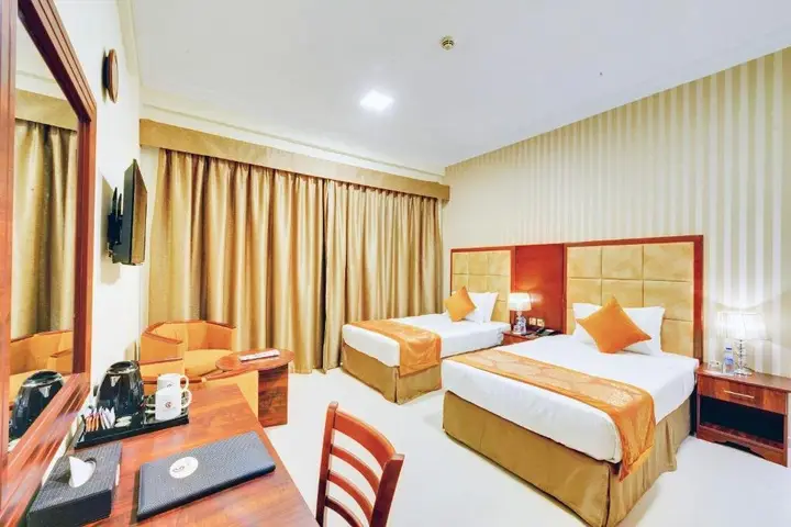 Дубай: SkyLight Hotel