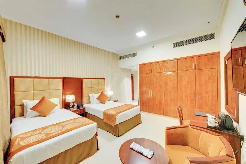 Дубай: SkyLight Hotel